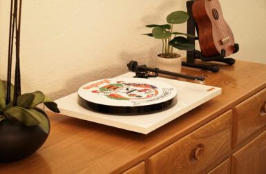 Orange Amplifiers Rocks on With the New Premium O Turntable